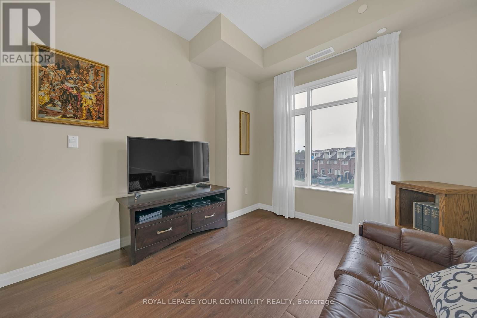 301 - 400 WILLIAM GRAHAM DRIVE Image 13