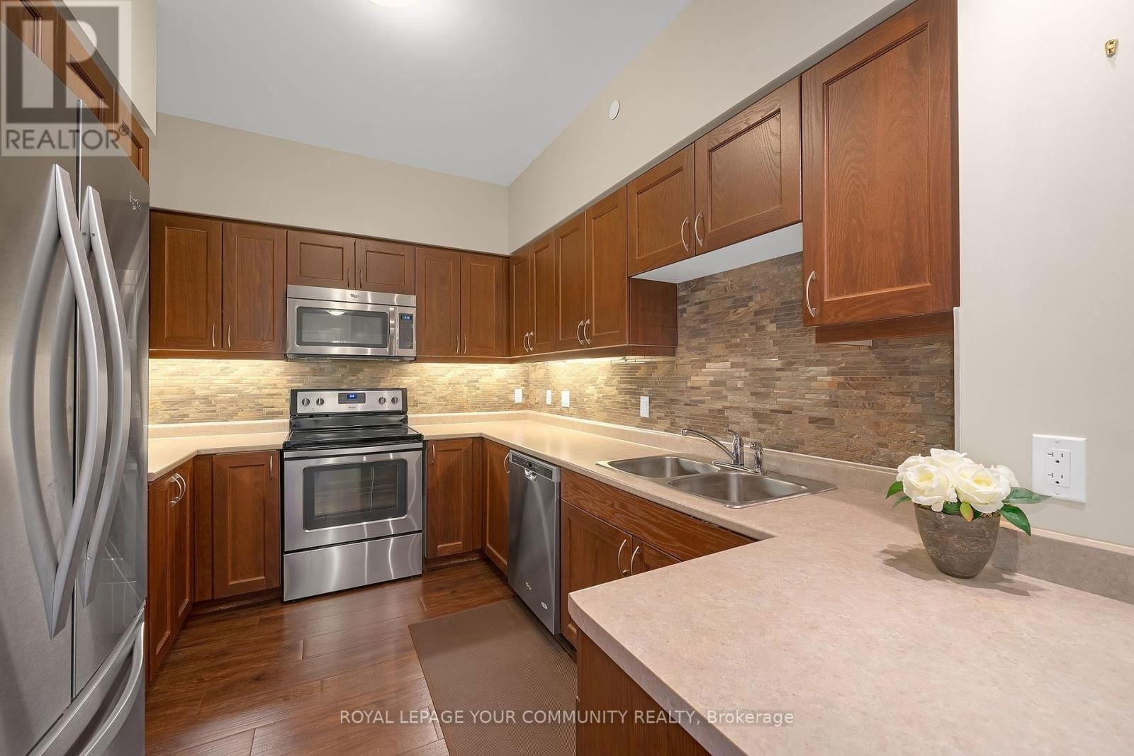 301 - 400 WILLIAM GRAHAM DRIVE Image 9