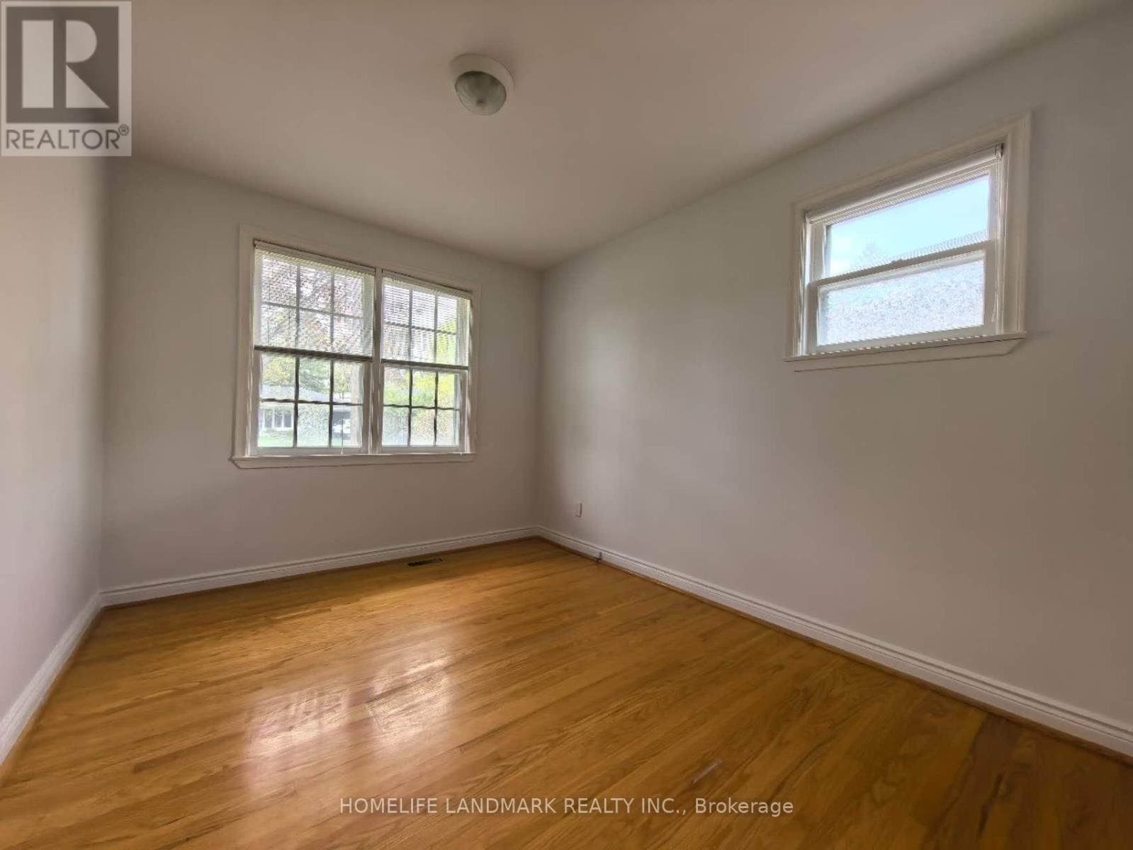 DRAKEFIELD ROAD Image 11