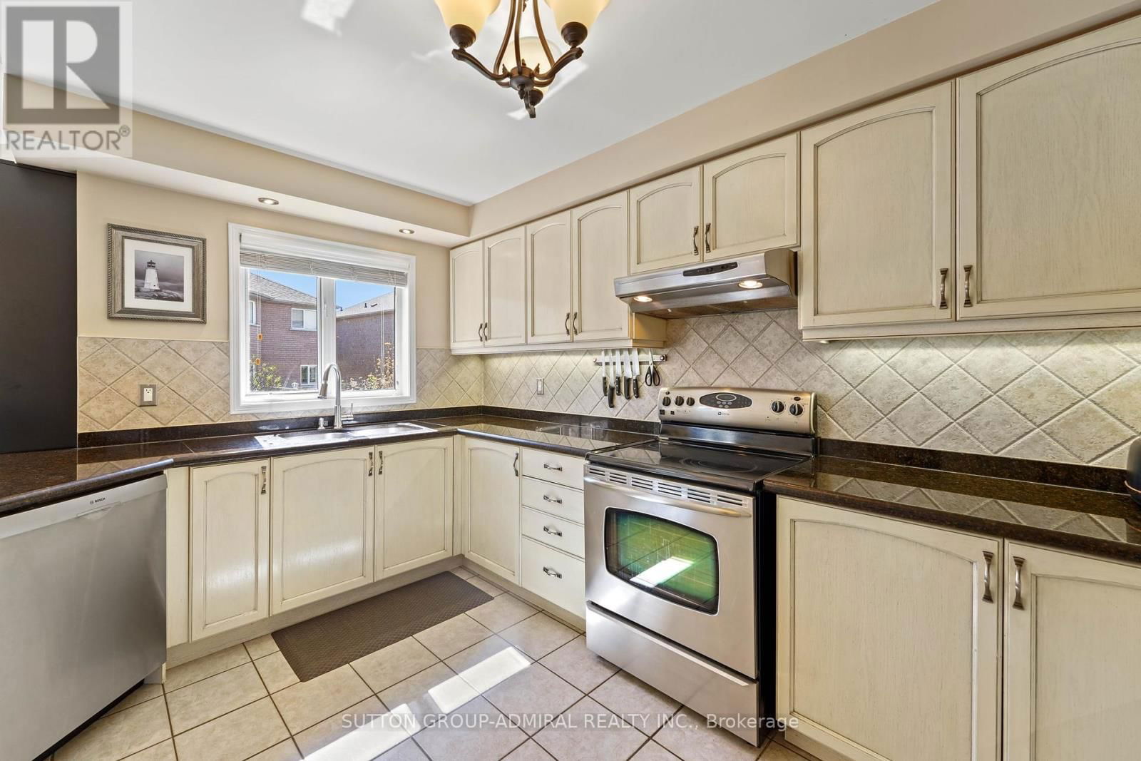 31 PANORAMA CRESCENT Image 11