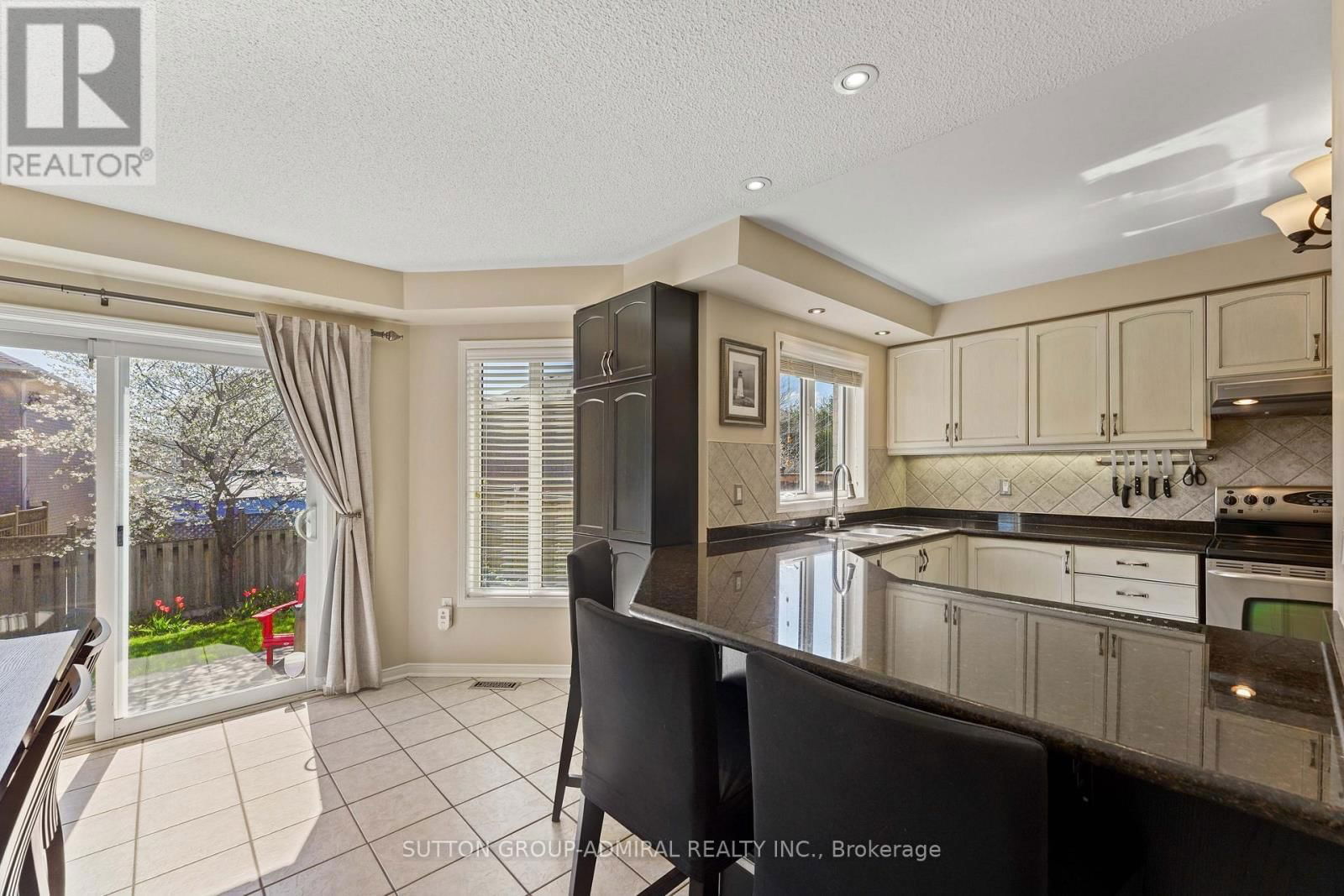 31 PANORAMA CRESCENT Image 15