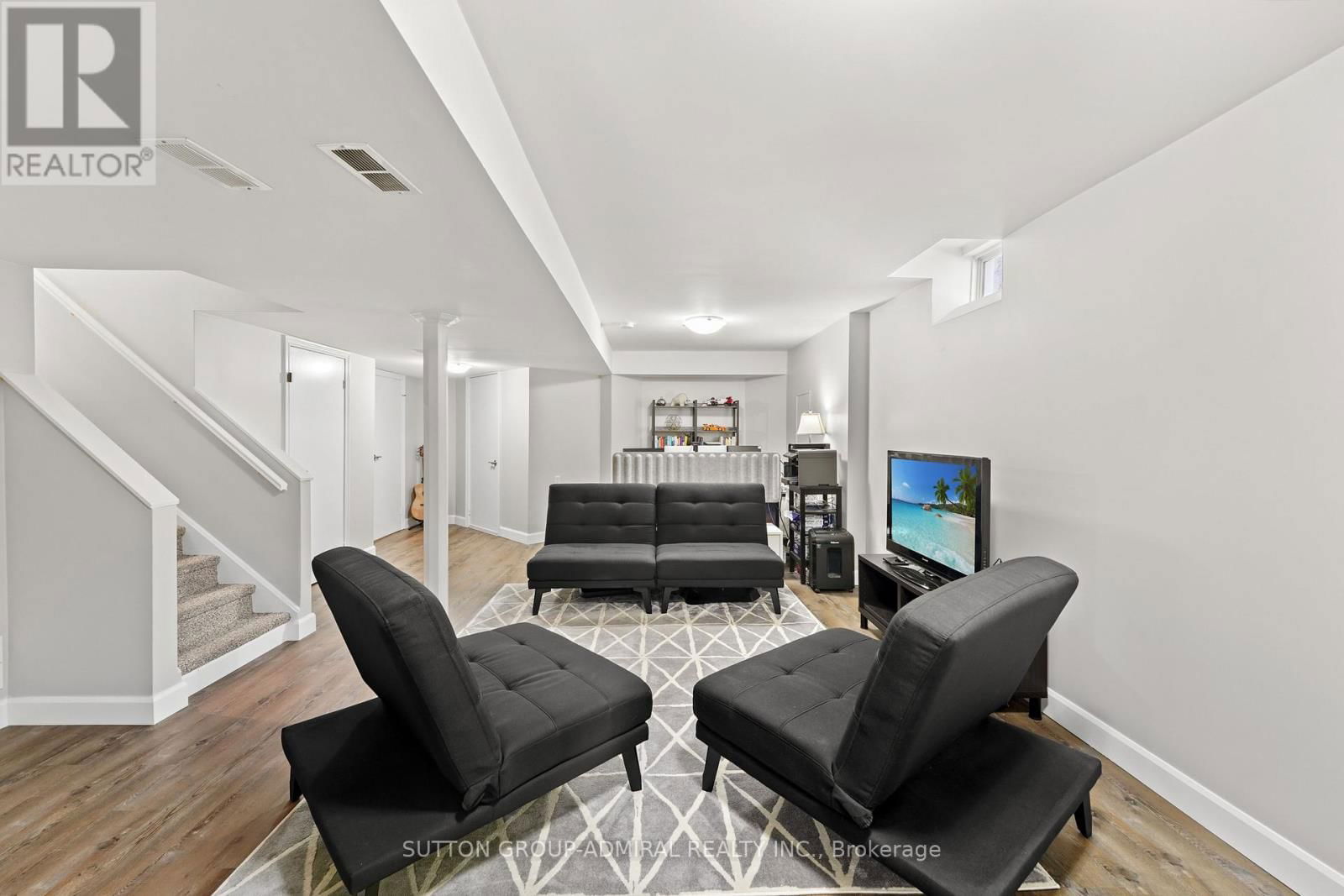 31 PANORAMA CRESCENT Image 32