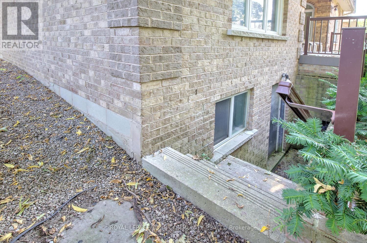 9838 KEELE STREET Image 10