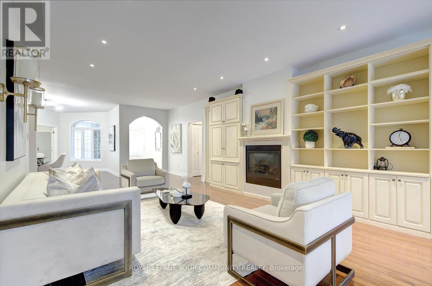 9838 KEELE STREET Image 17