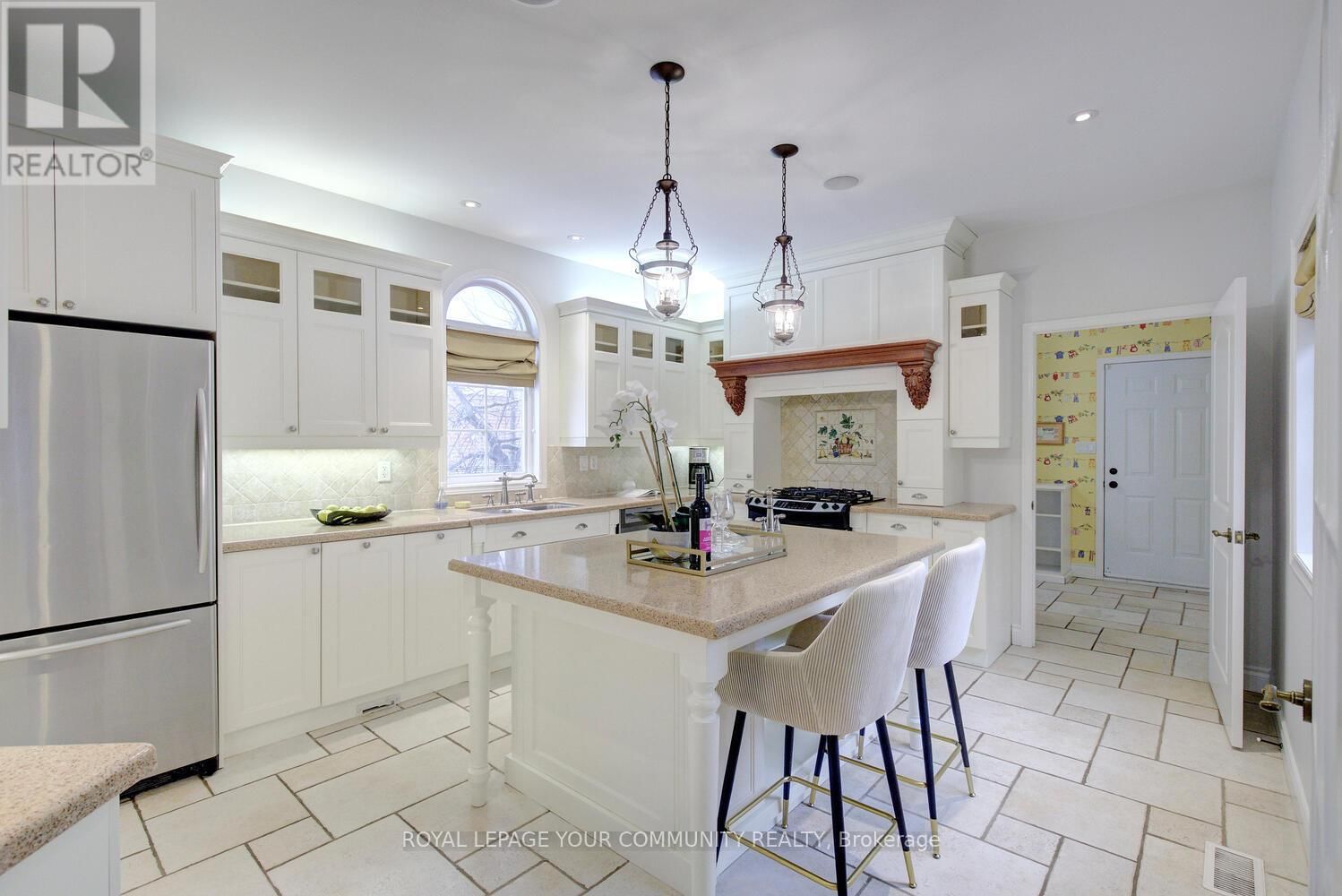9838 KEELE STREET Image 21