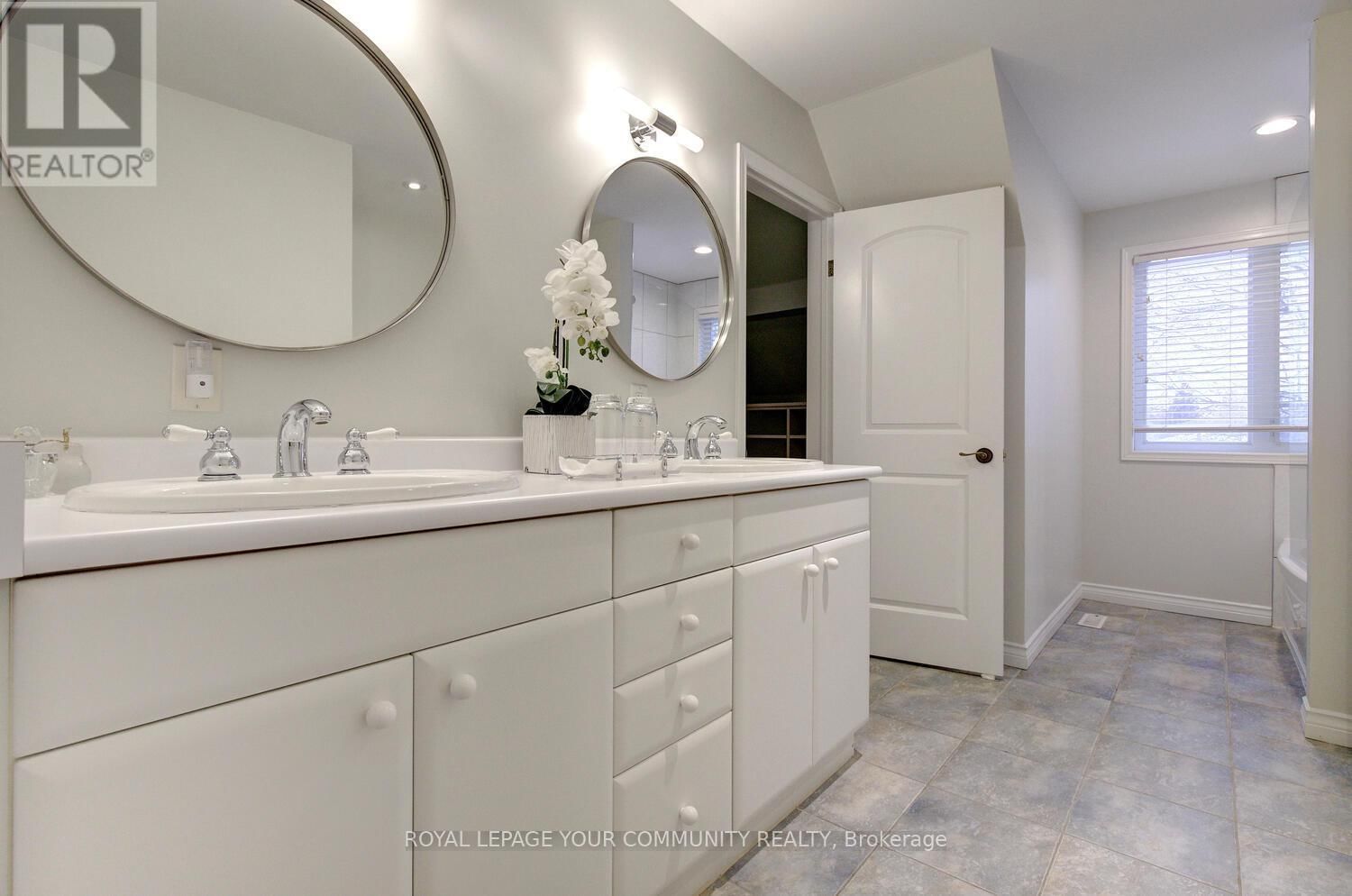 9838 KEELE STREET Image 39