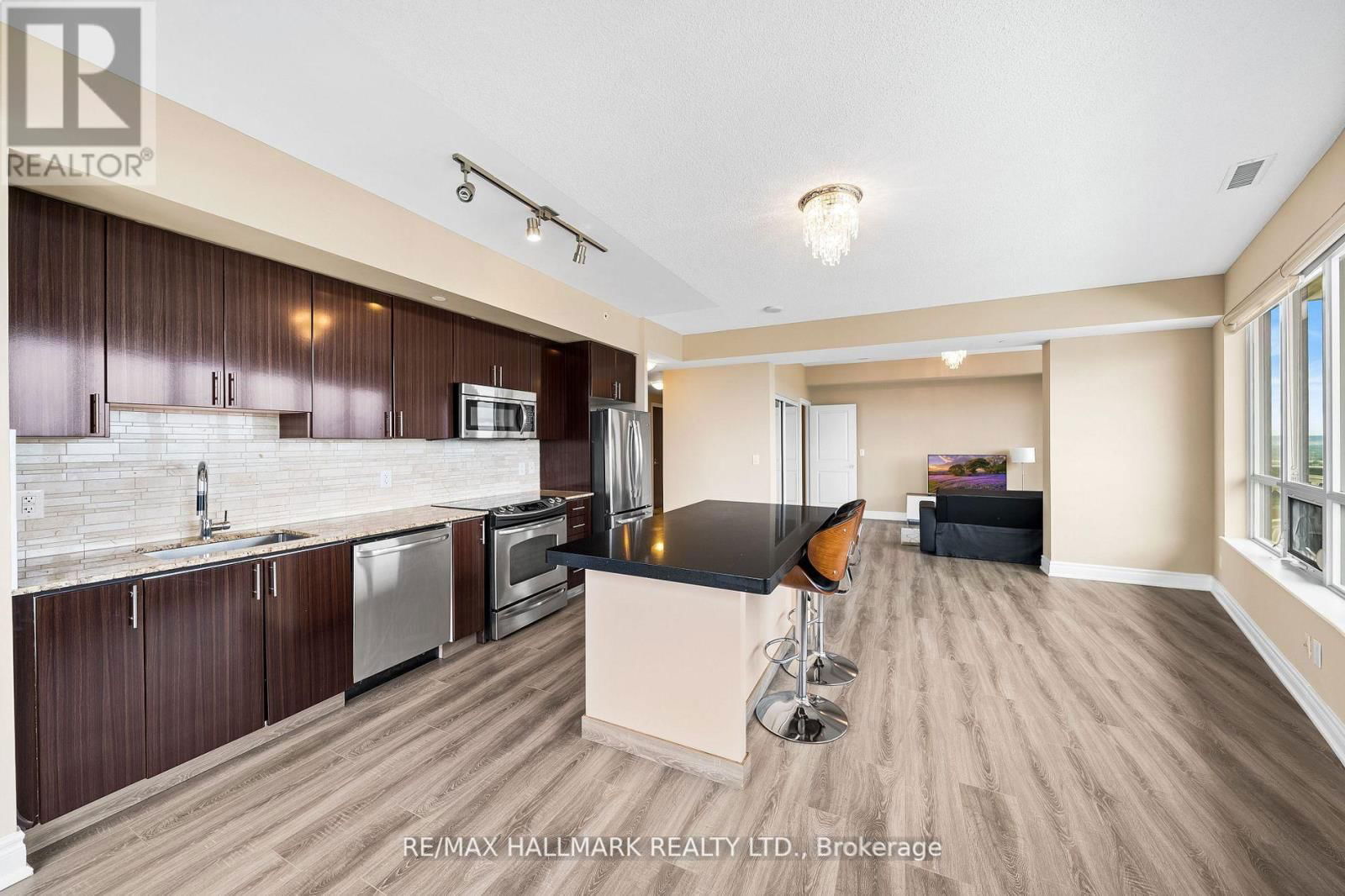 PH301 - 7171 YONGE STREET Image 12