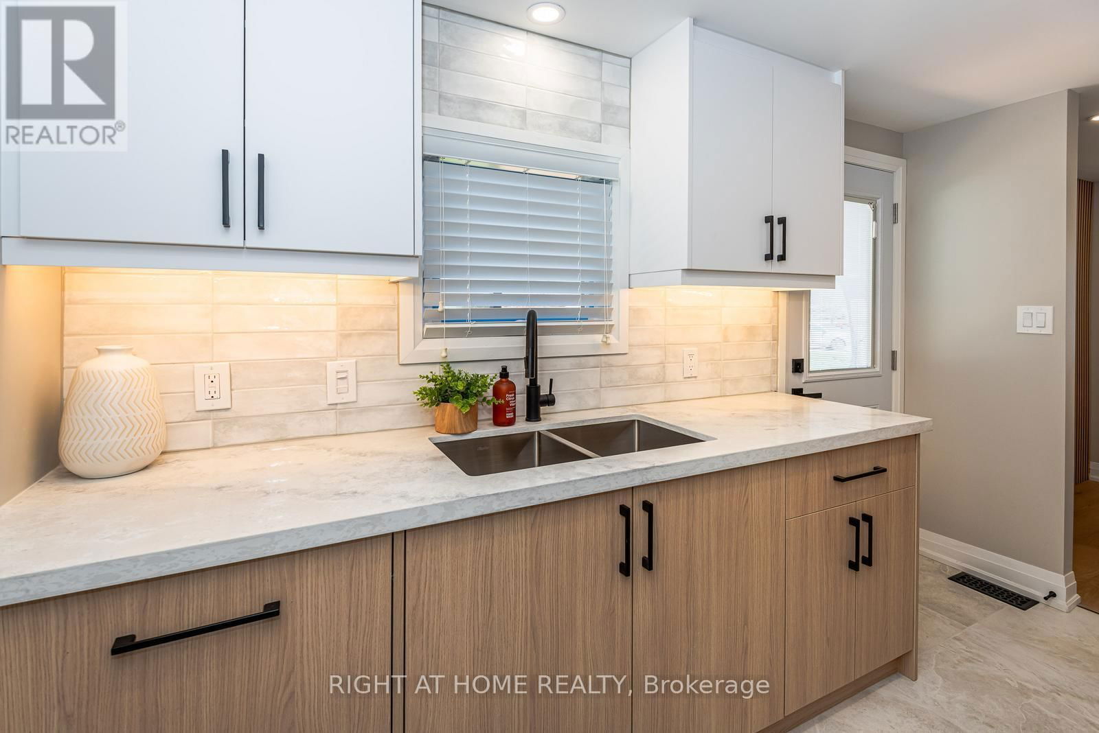 83 HAWTHORNE DRIVE Image 13