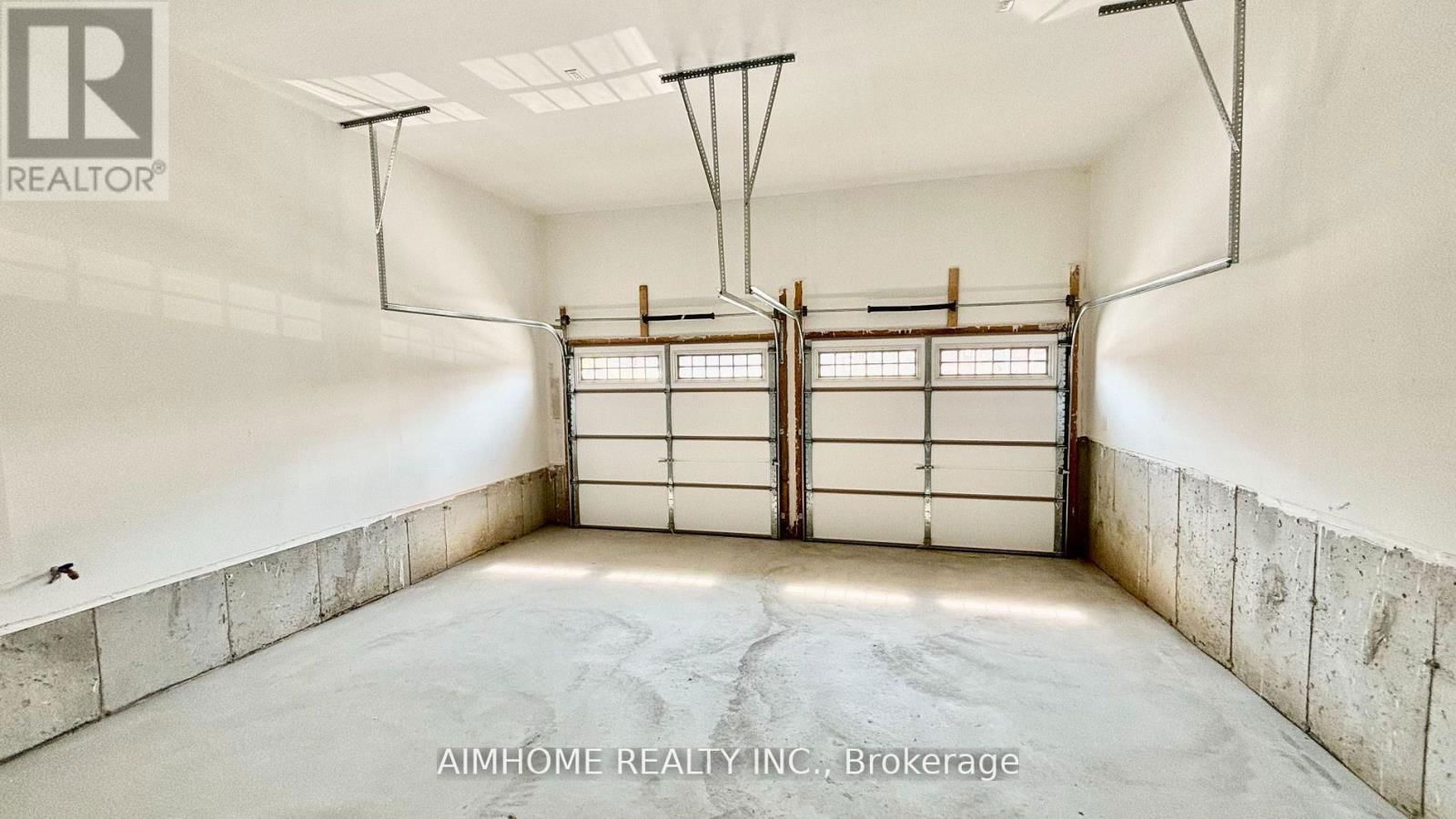 712 NEWLOVE STREET Image 24