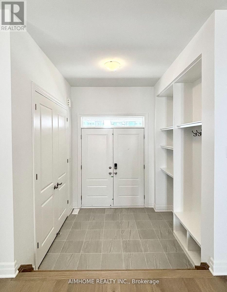 712 NEWLOVE STREET Image 3