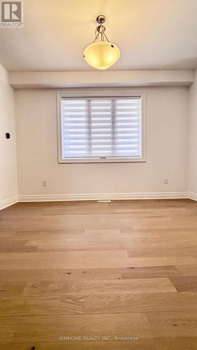 712 NEWLOVE STREET Image 4