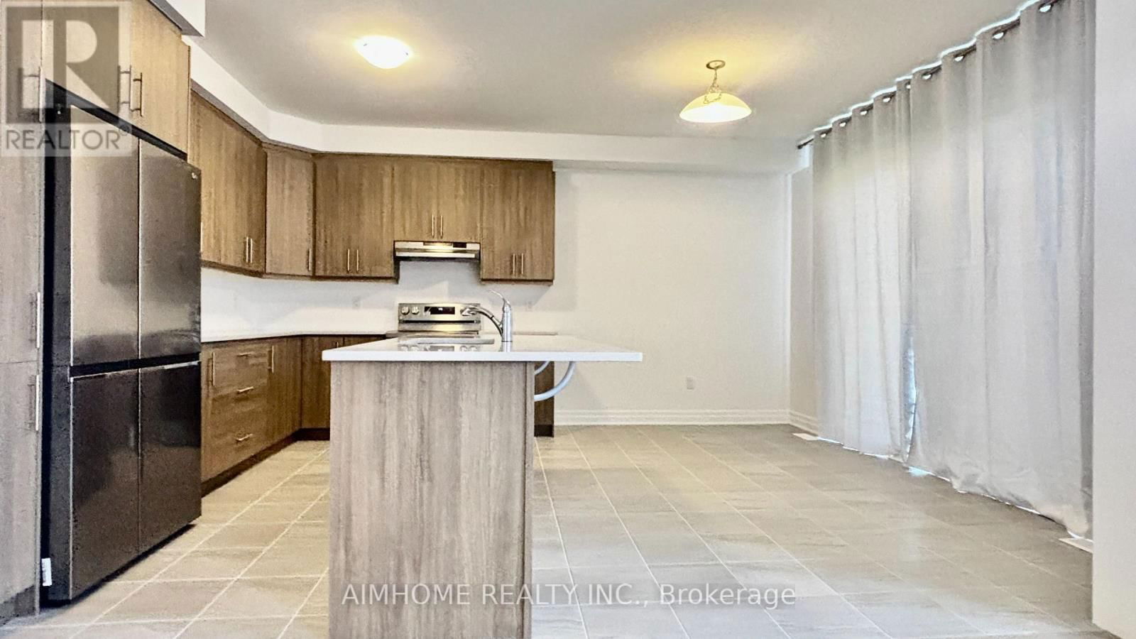 712 NEWLOVE STREET Image 9