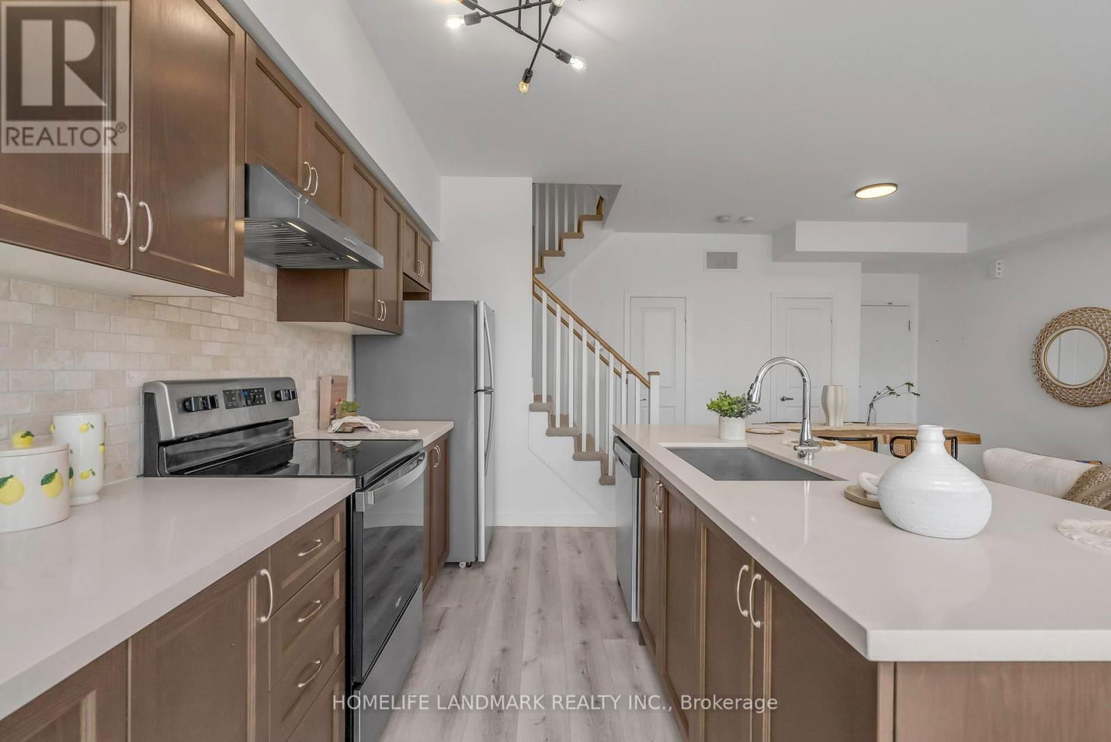417 - 1 WHITAKER WAY Image 12