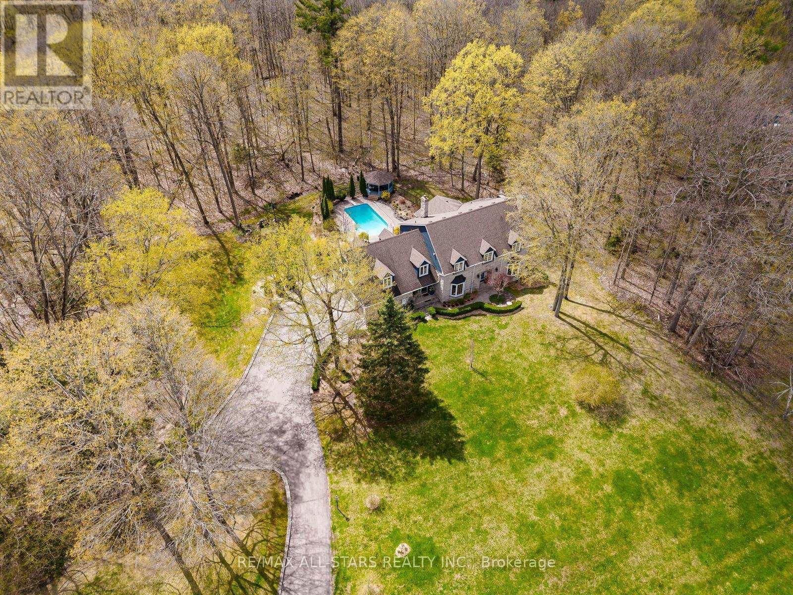 12 OAKVIEW PLACE Image 1