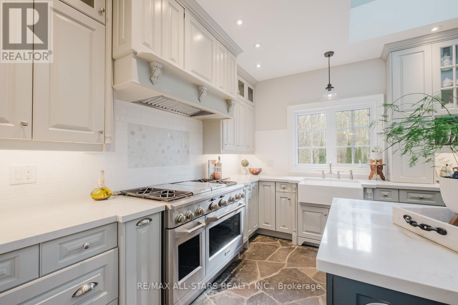 12 OAKVIEW PLACE Image 12