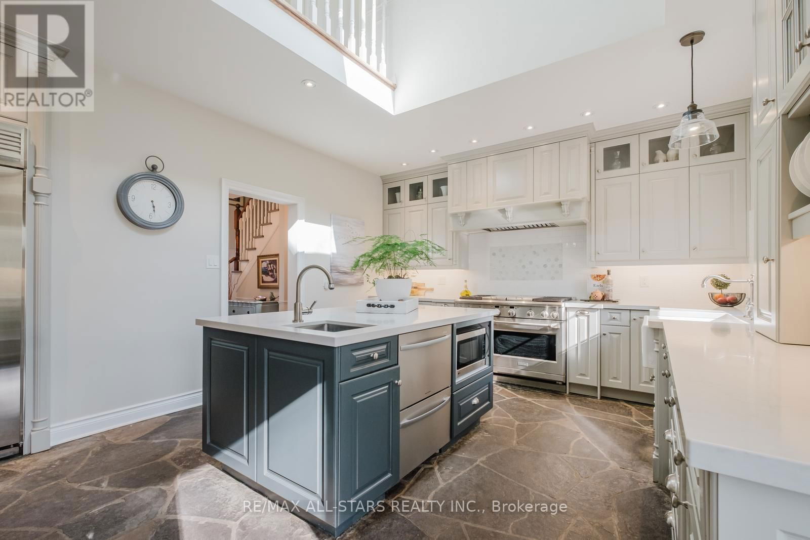 12 OAKVIEW PLACE Image 14