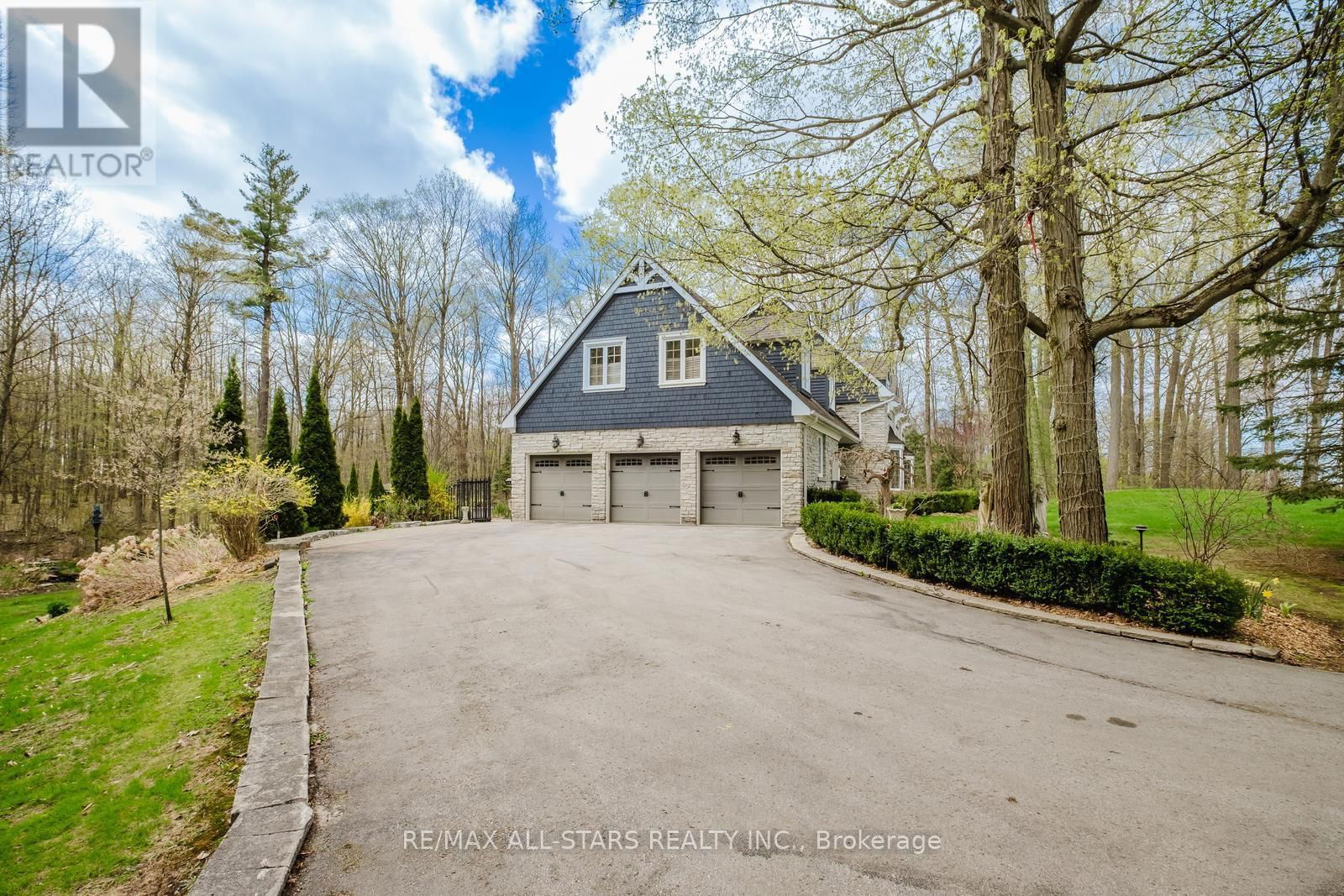 12 OAKVIEW PLACE Image 3