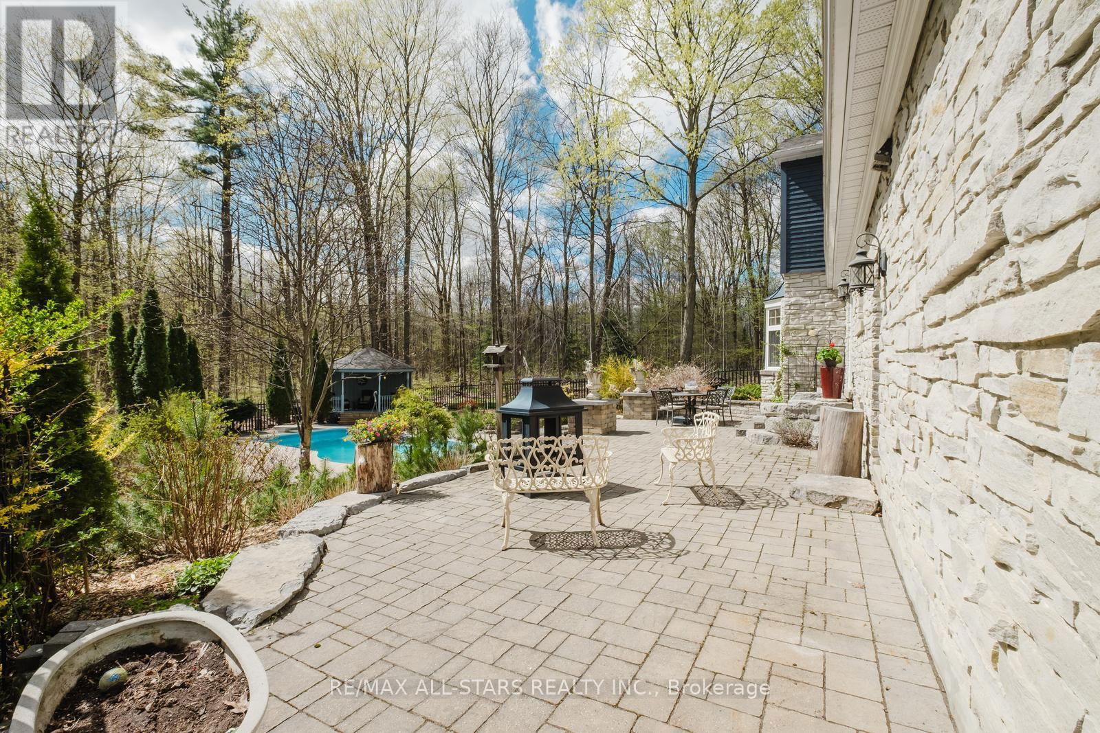 12 OAKVIEW PLACE Image 39
