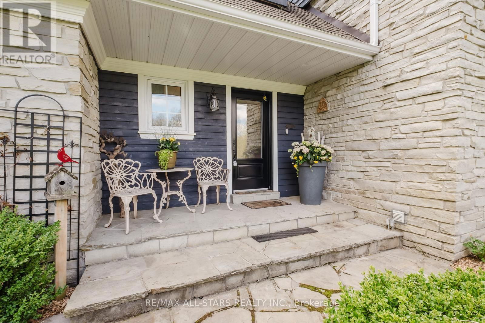 12 OAKVIEW PLACE Image 4
