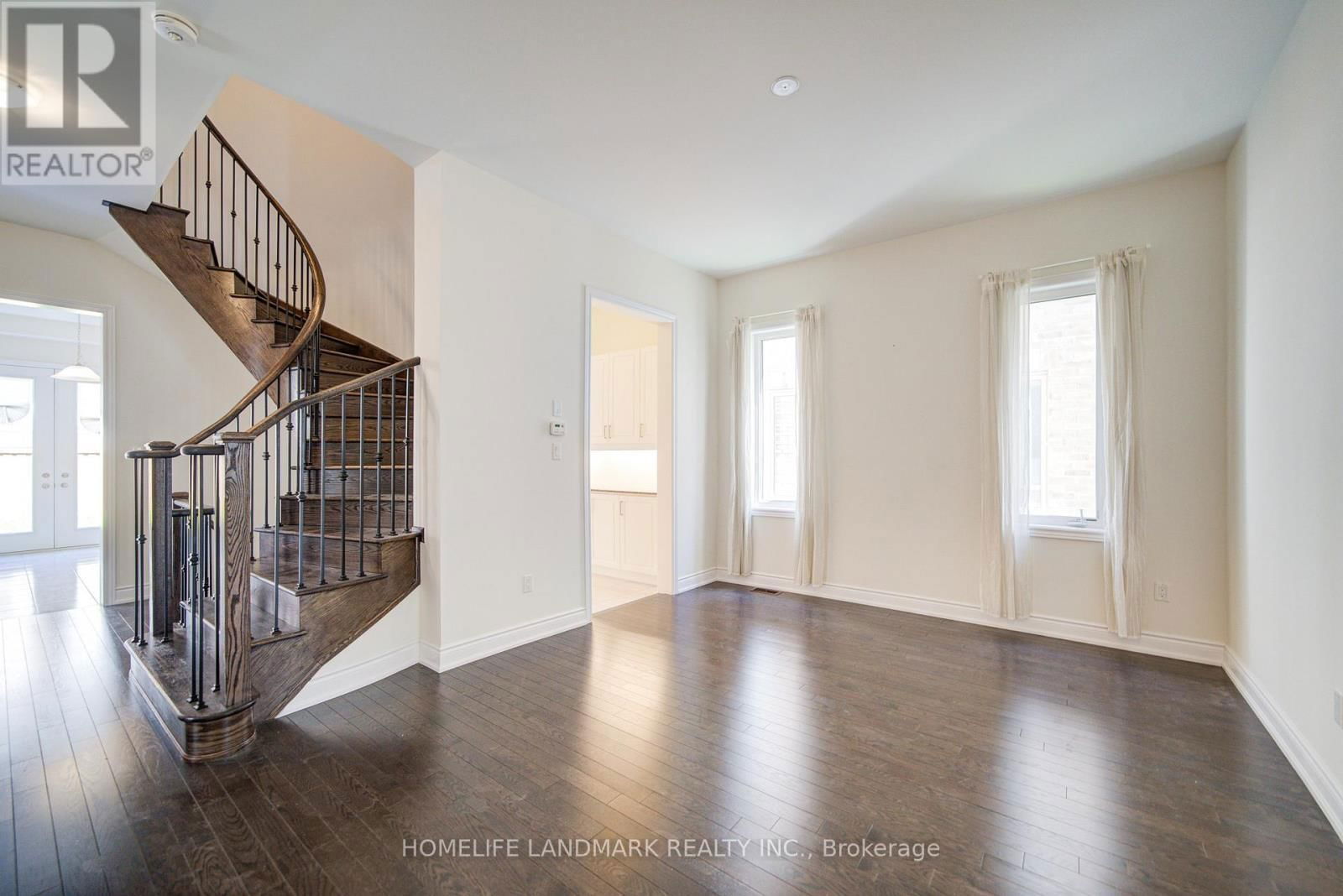 33 CANNES AVENUE Image 10