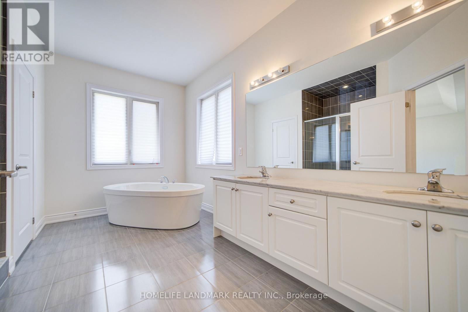 33 CANNES AVENUE Image 27