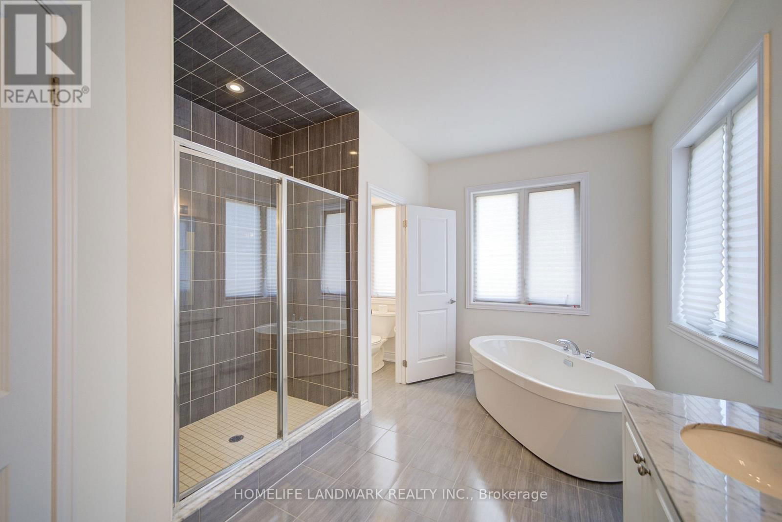 33 CANNES AVENUE Image 28
