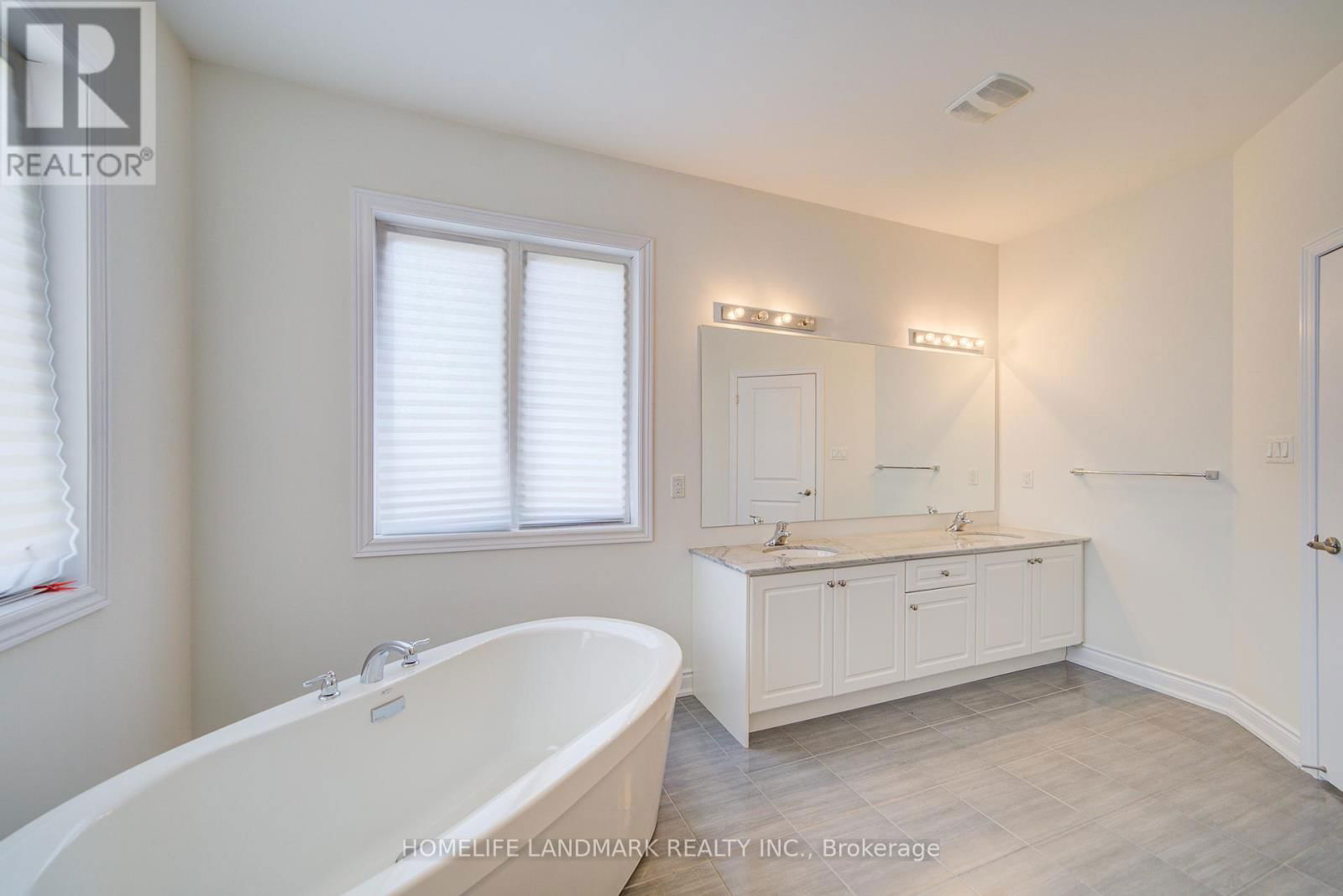 33 CANNES AVENUE Image 29