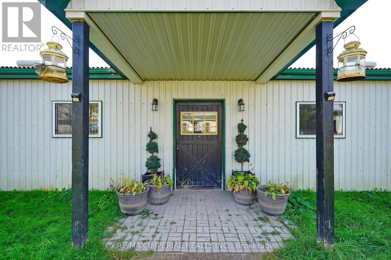 18054 WARDEN AVENUE Image 15