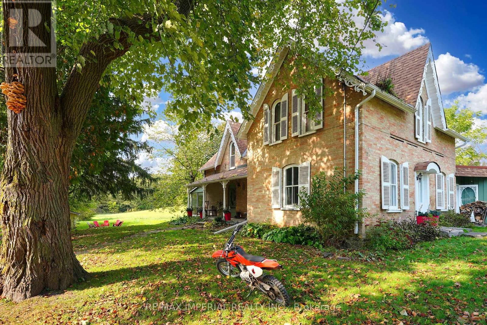 18054 WARDEN AVENUE Image 24