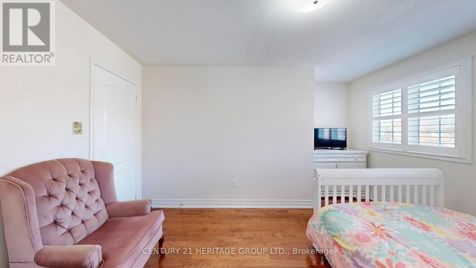 8 PICNIC STREET Image 33