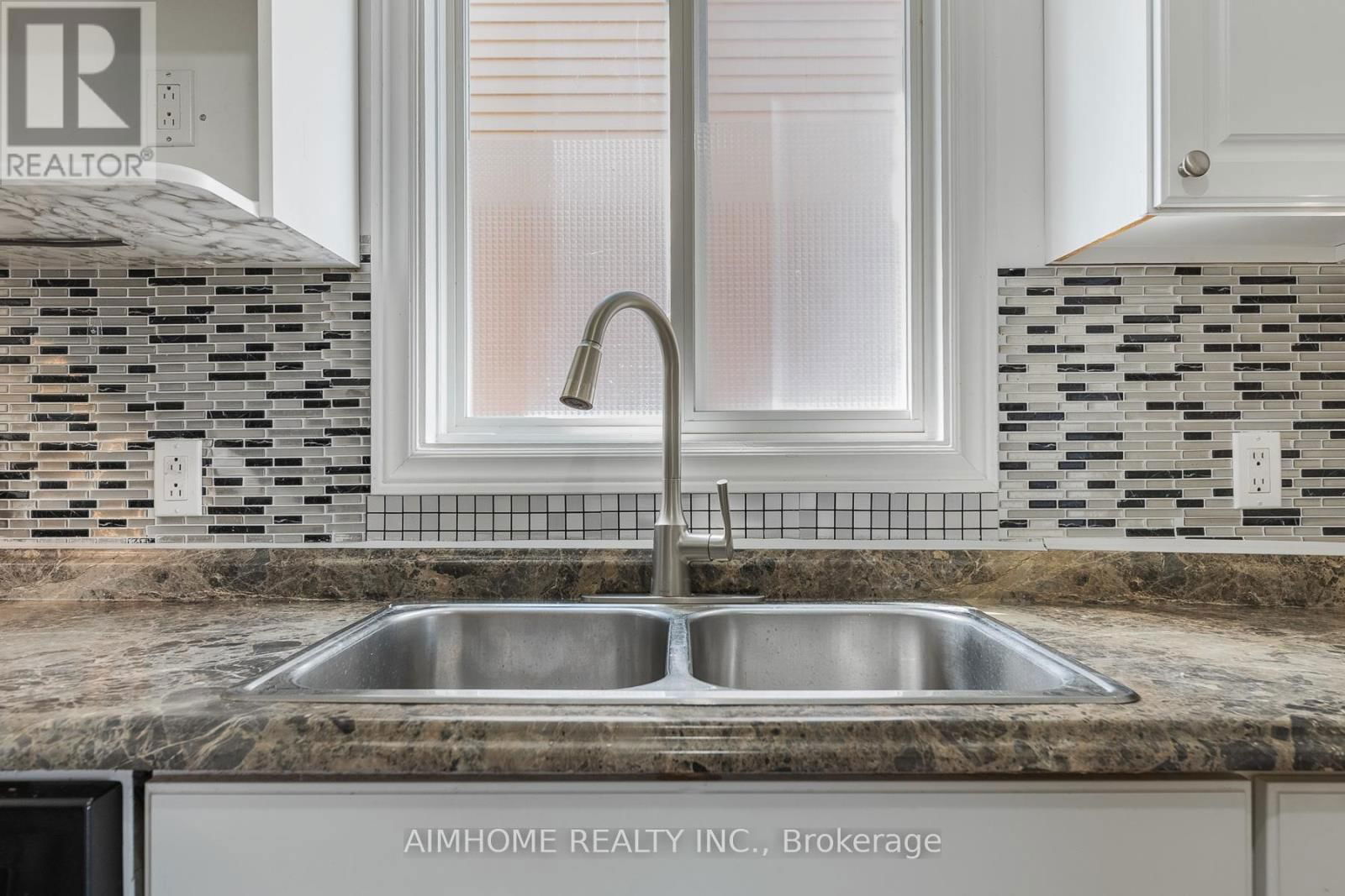 92 BAY HILL DRIVE Image 16