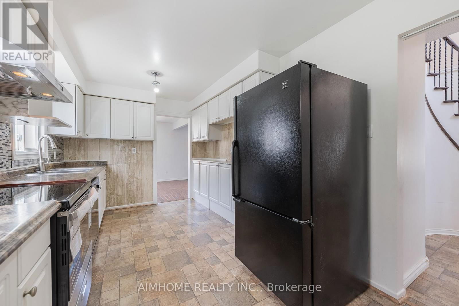 92 BAY HILL DRIVE Image 18