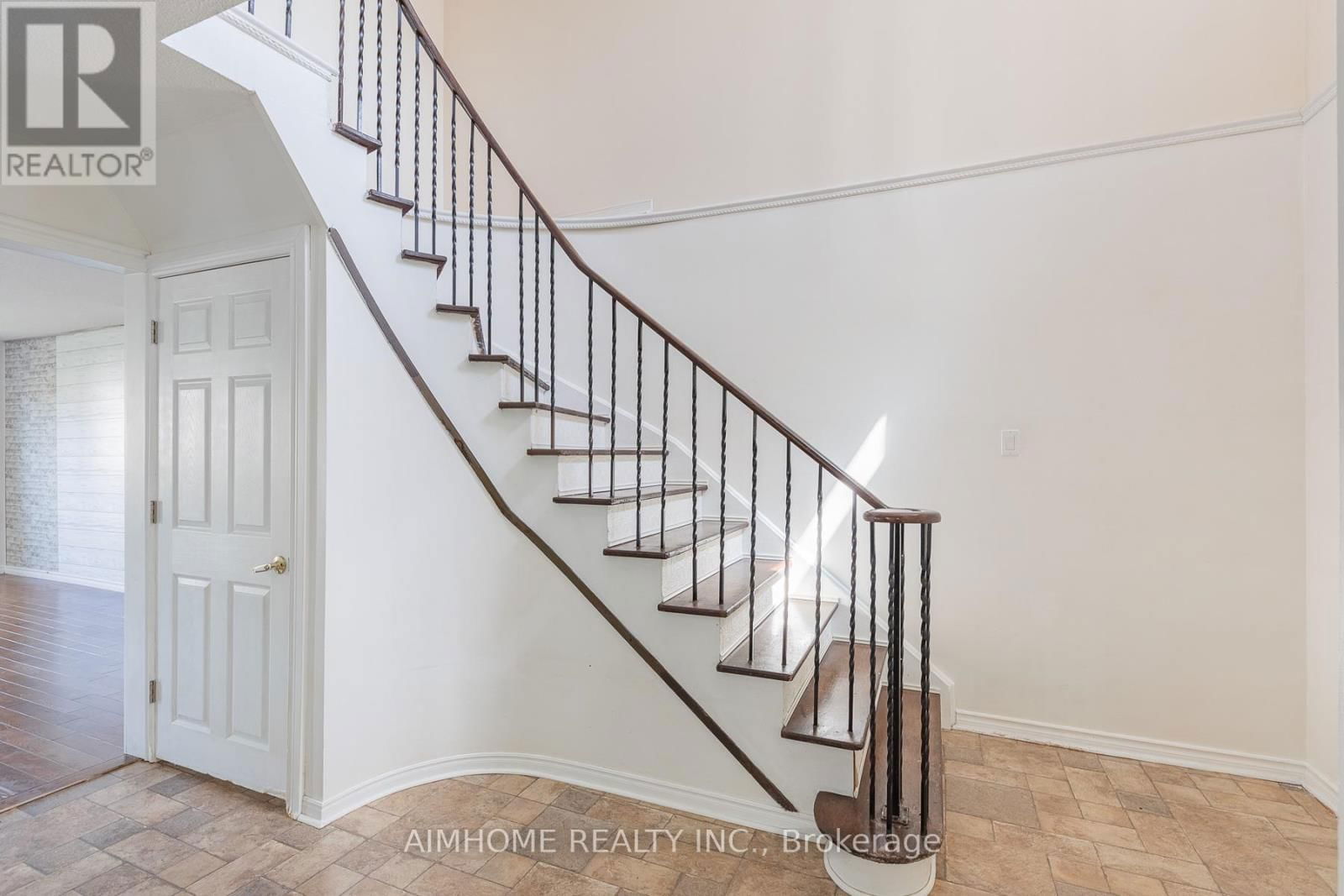 92 BAY HILL DRIVE Image 21
