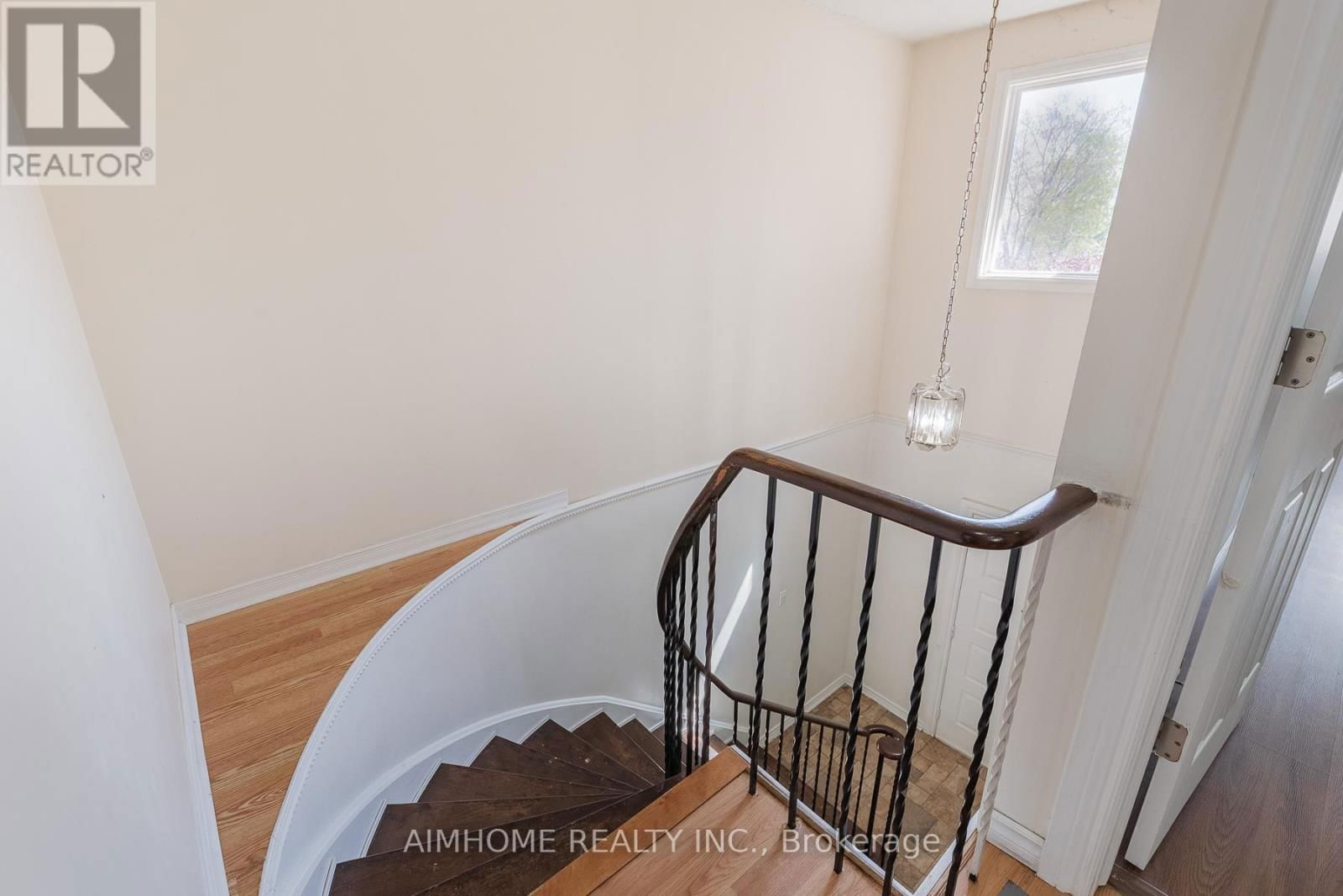 92 BAY HILL DRIVE Image 22
