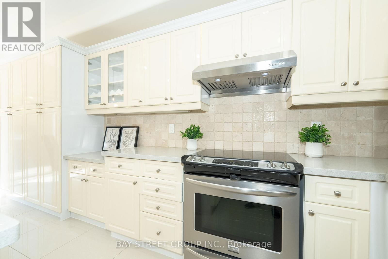 68 SAPPHIRE DRIVE Image 10