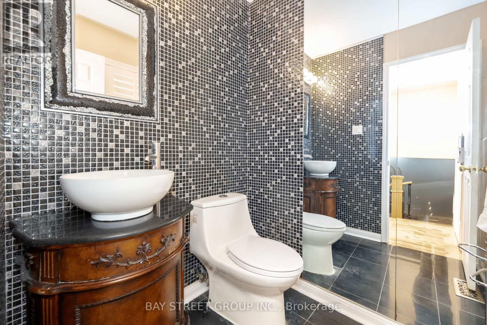 68 SAPPHIRE DRIVE Image 18