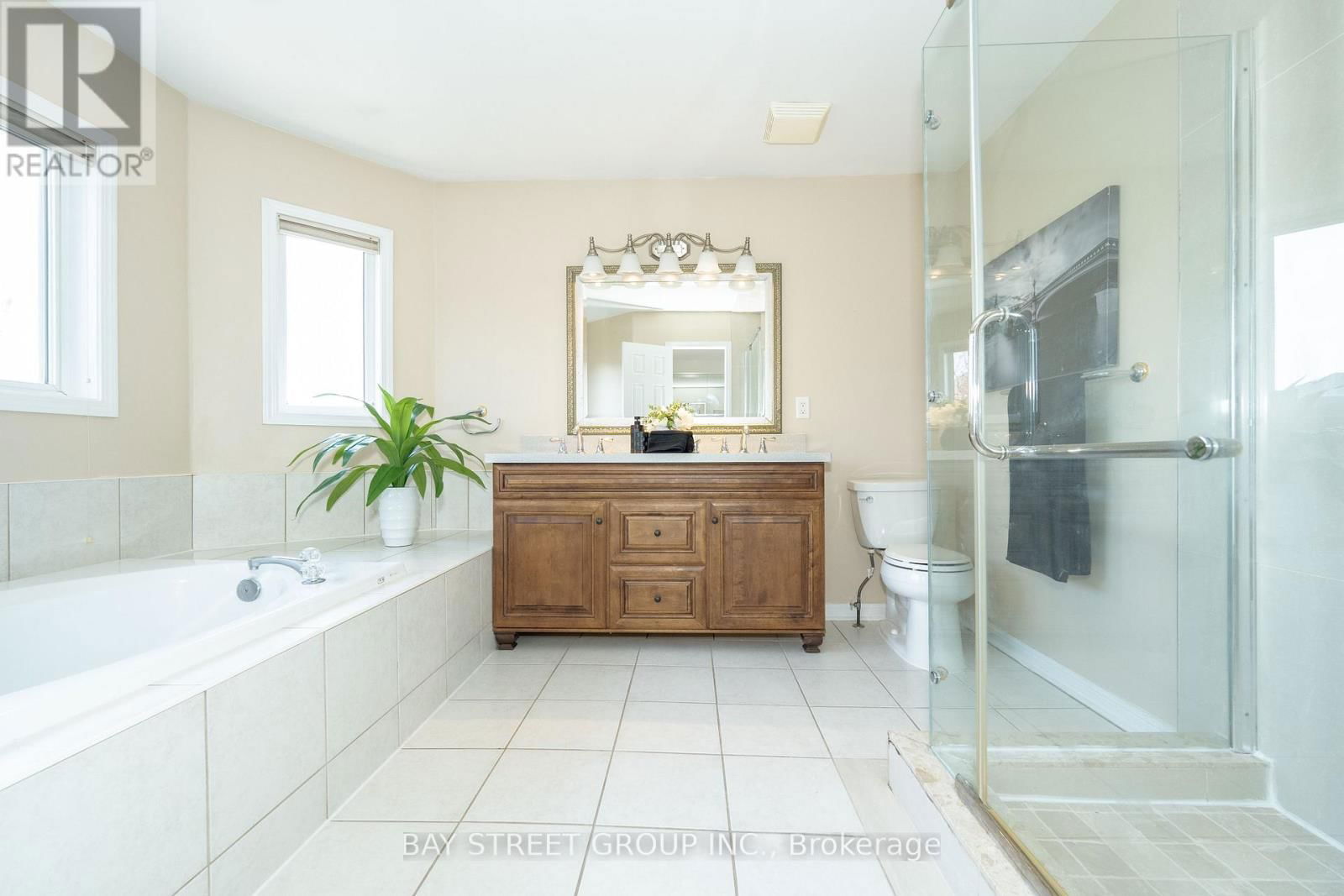 68 SAPPHIRE DRIVE Image 21