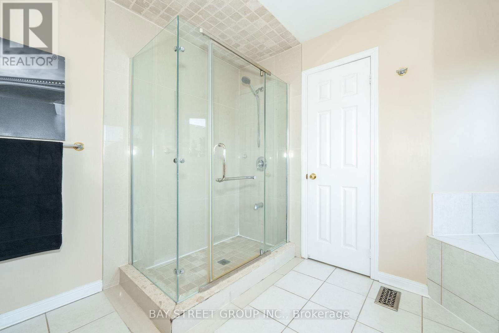 68 SAPPHIRE DRIVE Image 23