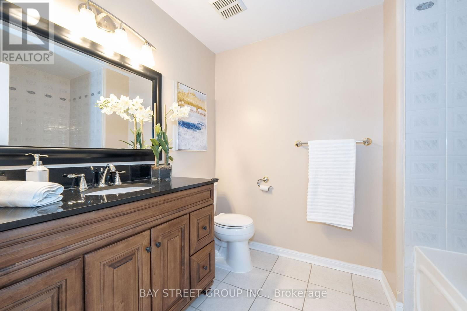 68 SAPPHIRE DRIVE Image 32