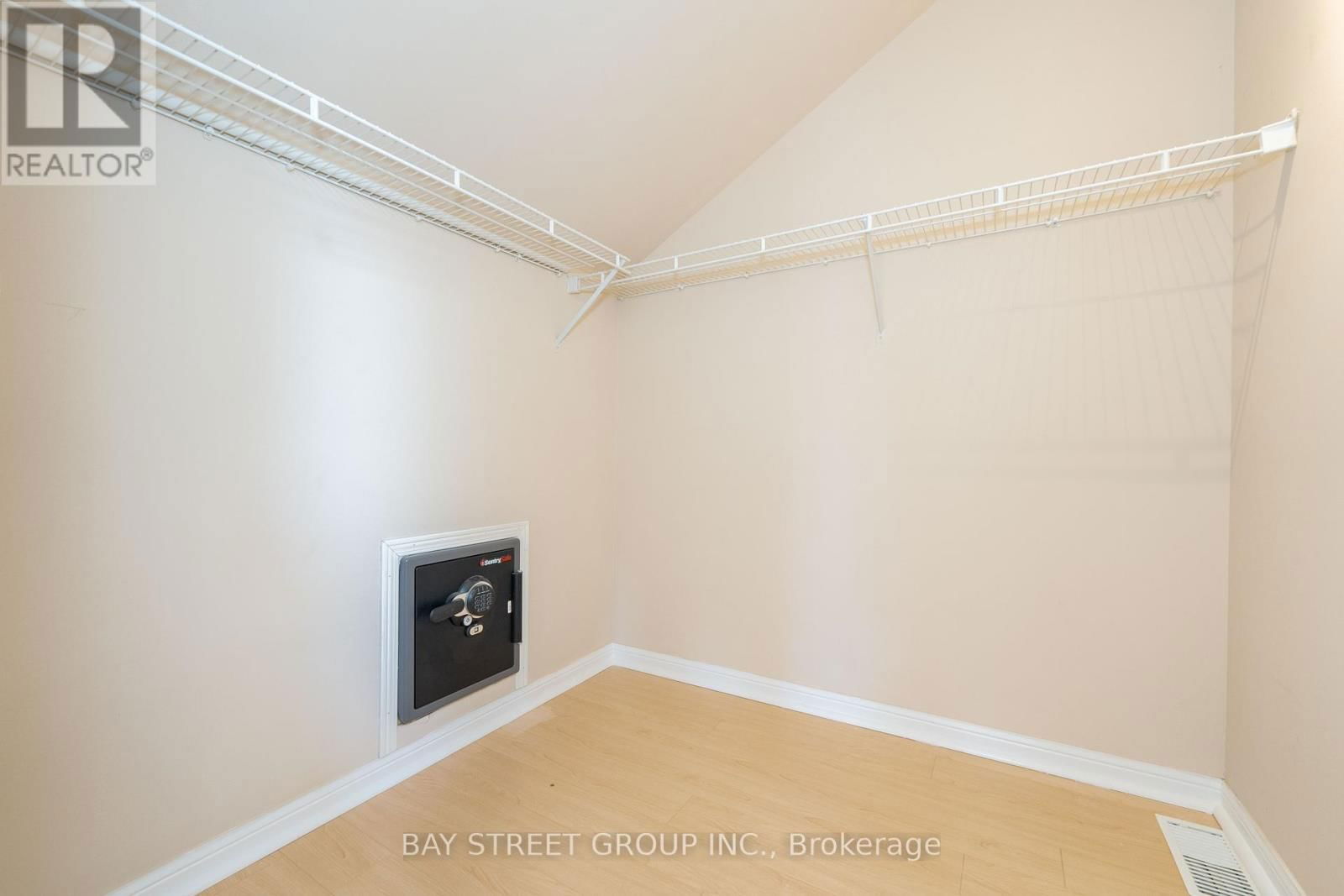 68 SAPPHIRE DRIVE Image 36