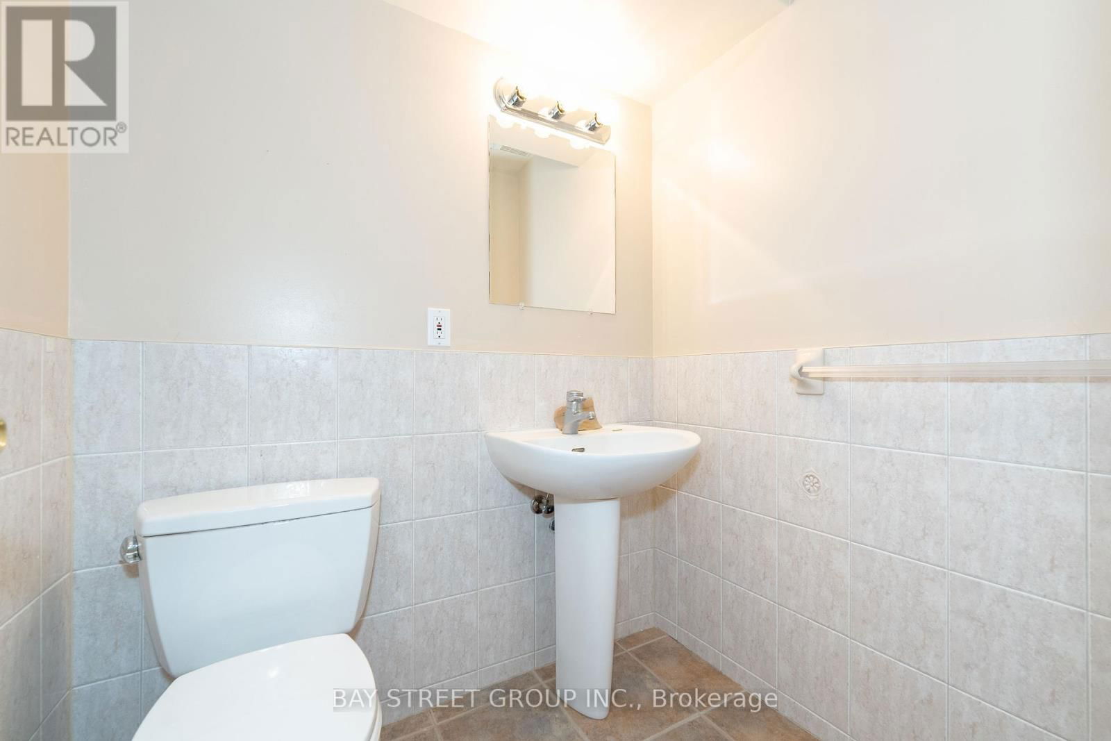 68 SAPPHIRE DRIVE Image 42