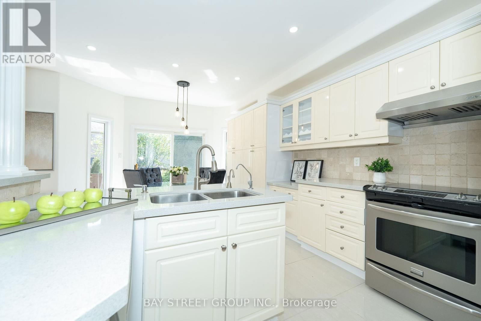 68 SAPPHIRE DRIVE Image 8