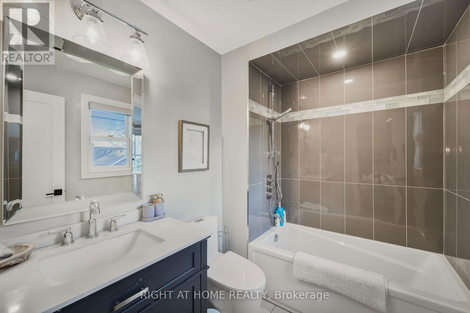 17 GEORGE STREET Image 31