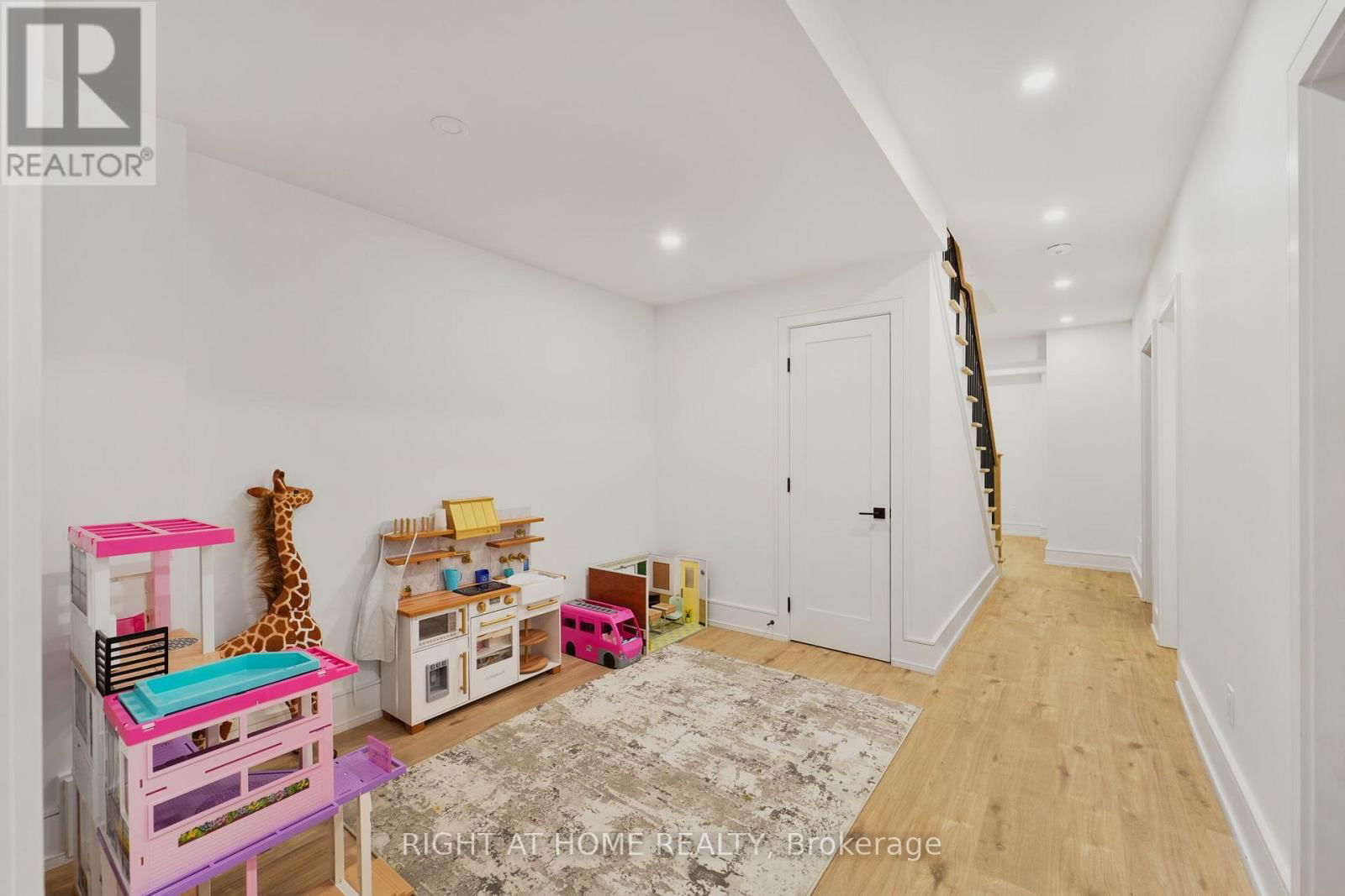 17 GEORGE STREET Image 33
