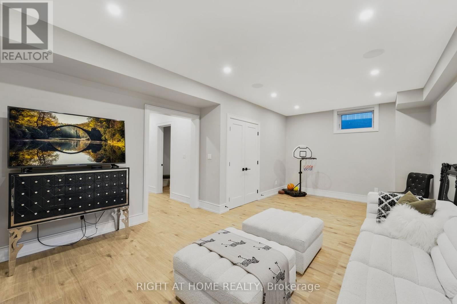 17 GEORGE STREET Image 35