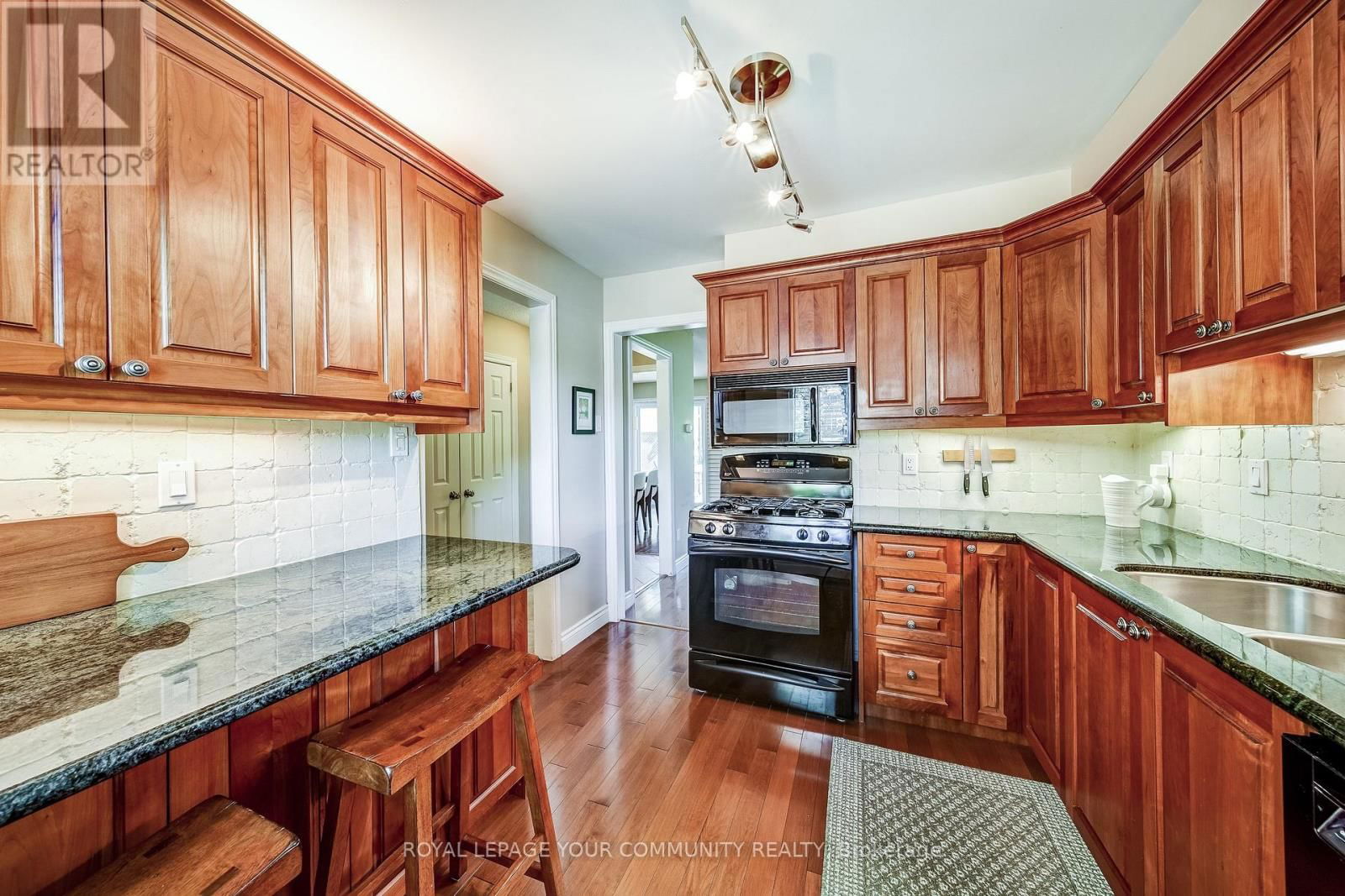 10 - 115 AVENUE ROAD Image 7