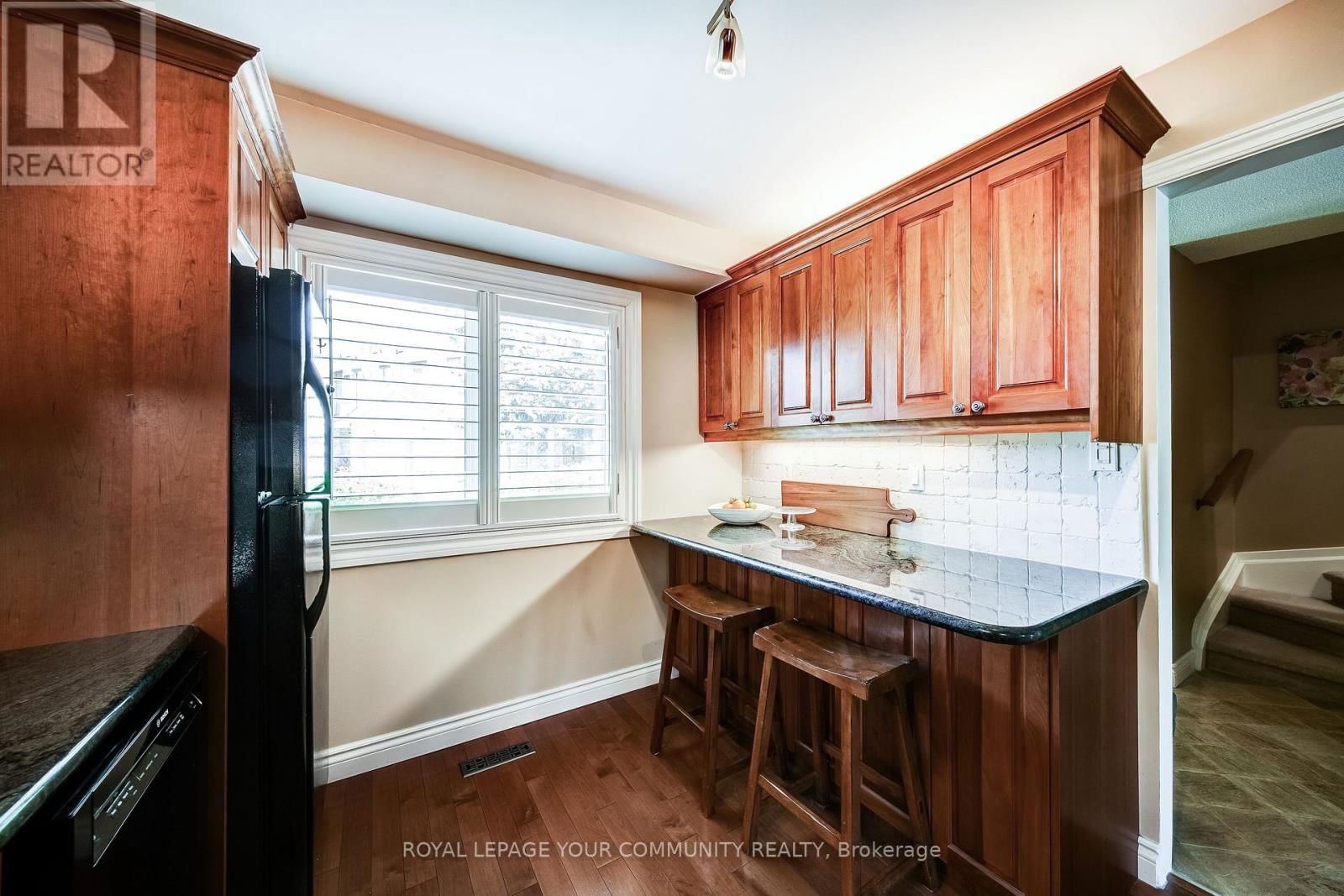 10 - 115 AVENUE ROAD Image 8