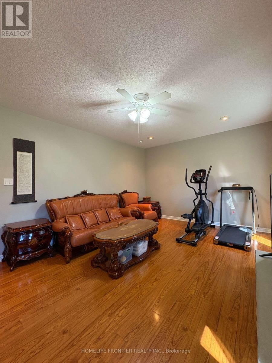 581 WYCLIFFE AVENUE Image 13