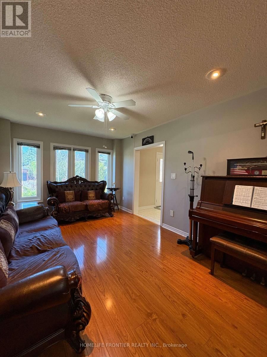 581 WYCLIFFE AVENUE Image 15