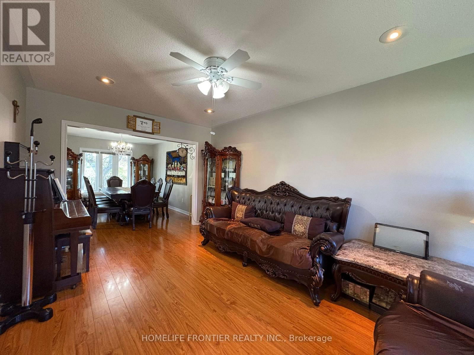 581 WYCLIFFE AVENUE Image 18